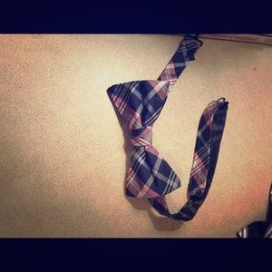 Striped pre-tied Bow Tie